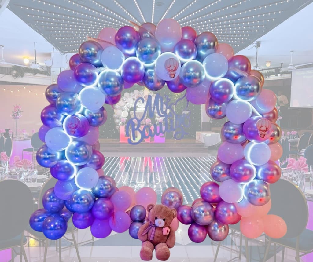Decoración con Globos: Diseños orgánicos y arcos para eventos de gala