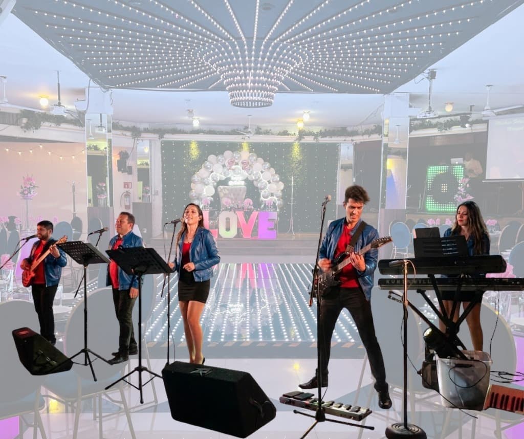 Grupo Musical Versátil: La garantía de una pista de baile llena